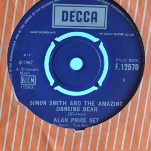 Simon Smith And The Amazing Dancing Bear Image