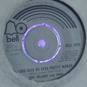 Look Into My Eyes Pretty Woman Image